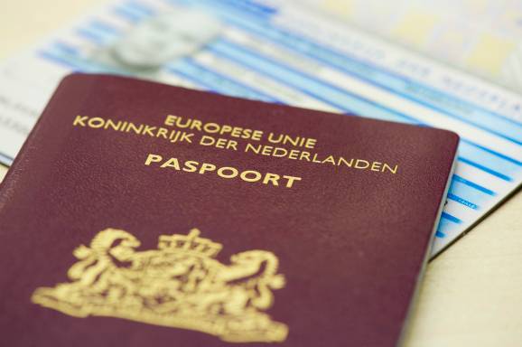 Vier maanden cel voor uitgeven valse paspoorten aan zware criminelen