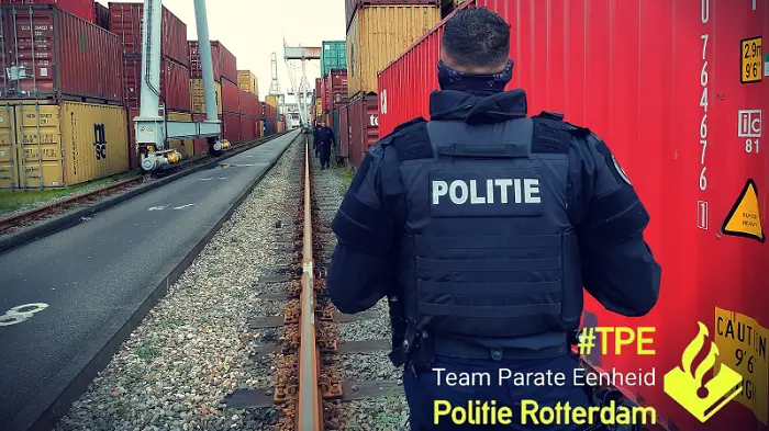 Vier uithalers aangehouden in Rotterdamse haven