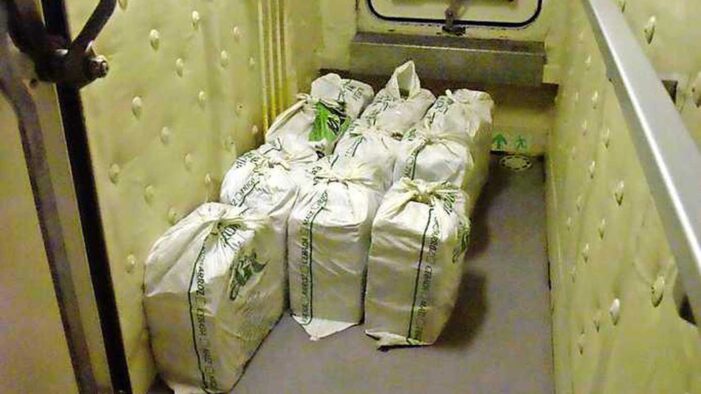 Marineschip onderschept 235 kilo cocaïne