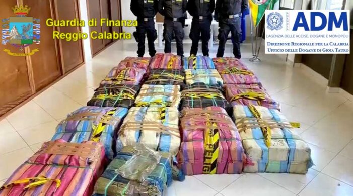 Ruim drie ton cocaïne in Italiaanse havenstad gepakt (VIDEO)