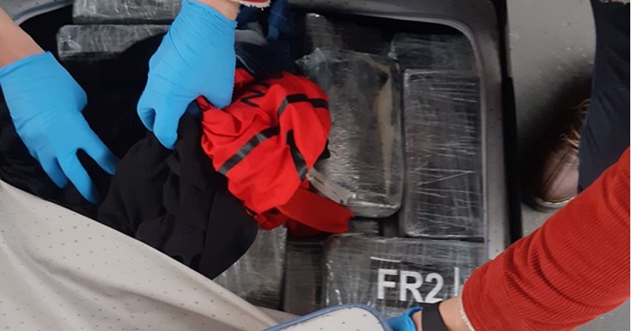 Spanjaard op Amsterdam CS opgepakt met ruim 20 kilo coke in bagage