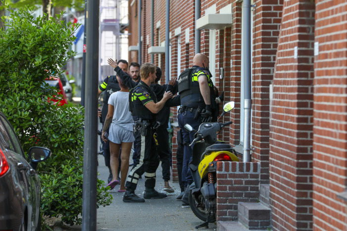 Woonhuis in Vlaardingen overdag beschoten