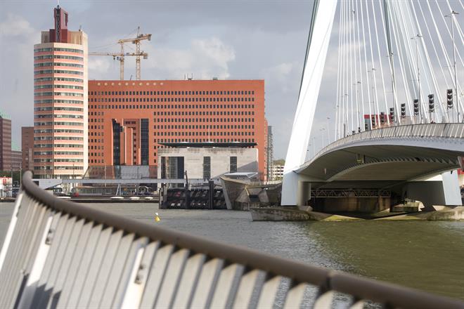 Vrouw aangehouden na vondst dode man in Rotterdam