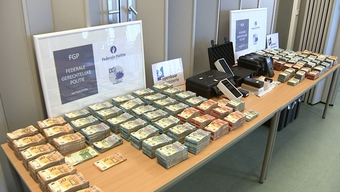 Antwerpen: arrestaties en 9 ton cash in financieel Sky-onderzoek