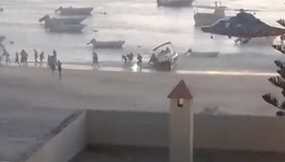 Helikopter verdrijft plunderaars die hasj willen stelen op Spaans strand (VIDEO)