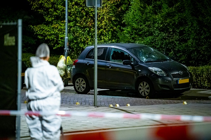 Man (36) doodgeschoten in Dordrecht, auto doorzeefd met kogels (UPDATE)