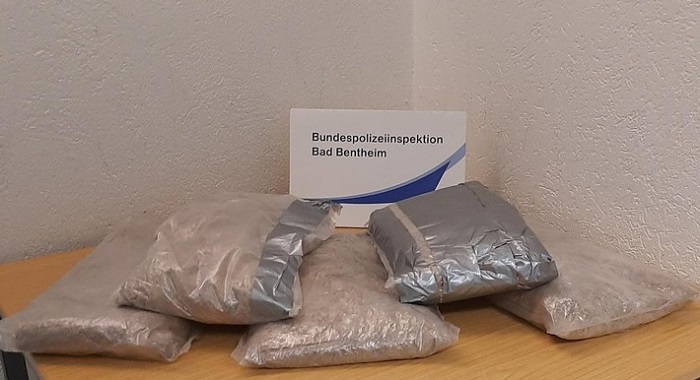 Duitse broers aangehouden met 10 kilo heroïne bij Duits-Nederlandse grens