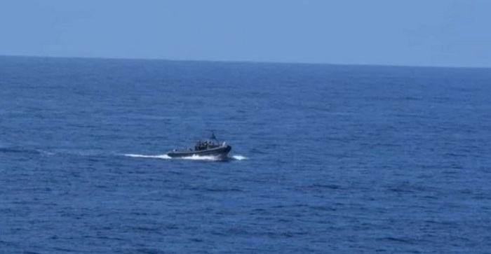 Marineschip pakt 630 kilo drugs in Caraïbische Zee