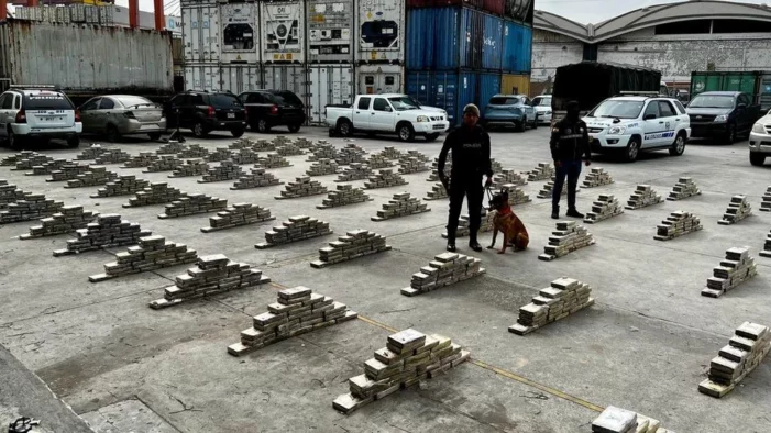Politie in Ecuador pakt twee ton cocaïne in lading wit poeder