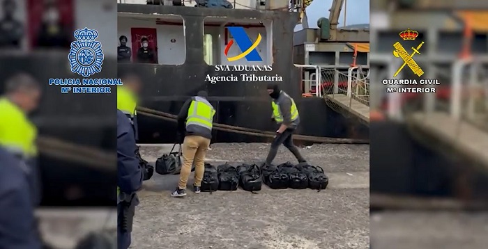 Vrachtschip met 4,5 ton cocaïne onderschept bij Canarische Eilanden (VIDEO)