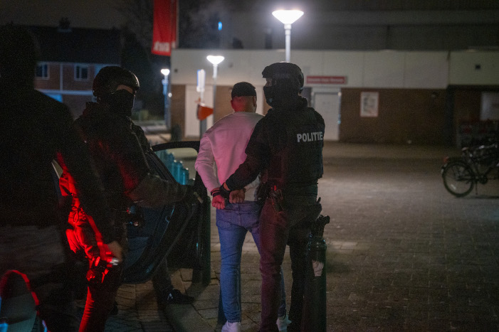 Politie arresteert in Hoogvliet verdachte schietpartij