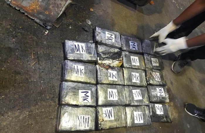 Ruim 60 kilo cocaïne tussen schroot in Surinaamse haven