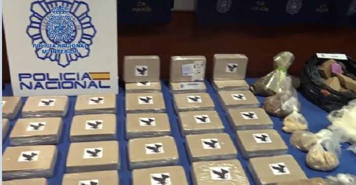 Negen arrestaties voor drugssmokkel tussen Schiphol en Gran Canaria
