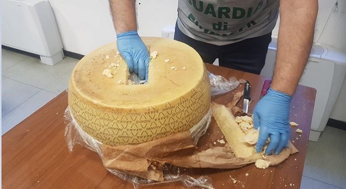 Italië: cokesmokkel in Parmezaanse kaas en geïmporteerd uit Nederland