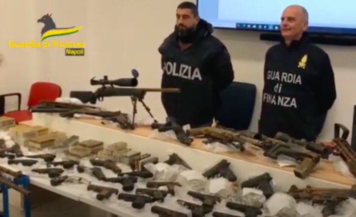 Italiaanse politie vindt wapenarsenaal drugsbaron Imperiale