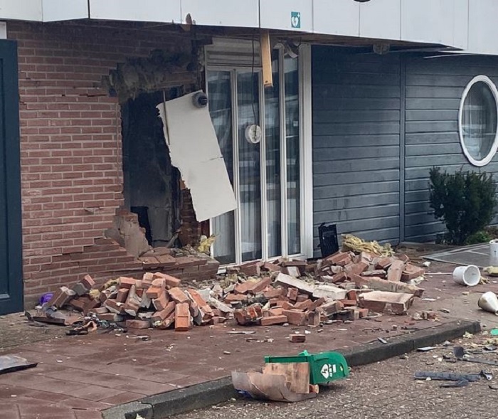 Politie zoekt vier verdachten van plofkraak in Nieuw-Dordrecht