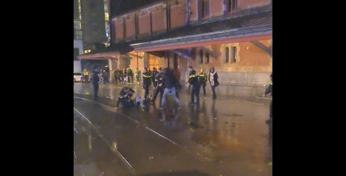 Agenten lossen schoten na steekpartij bij Amsterdam CS (VIDEO UPDATE)