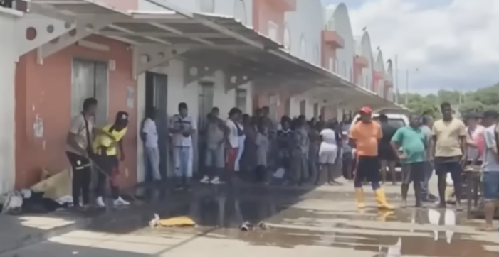 Slachting met willekeurige slachtoffers in visafslag Ecuador (VIDEO)
