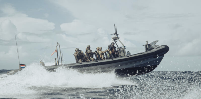 Koninklijke Marine pakt 2,2 ton cocaïne in Caraïben