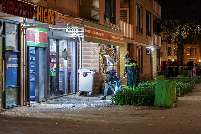 Drie arrestaties voor brandstichting en explosie in Rotterdam-Crooswijk