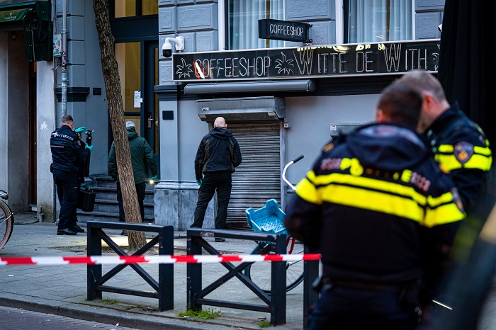 Twee mannen en vrouw opgepakt voor explosie bij Rotterdamse coffeeshop