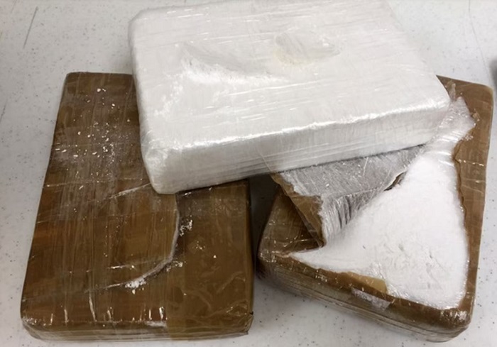 40 kilo cocaïne en drie uithalers aangetroffen in Rotterdamse haven