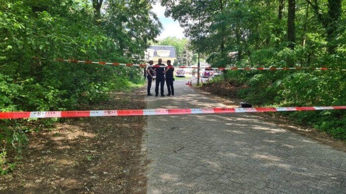 Man doodgeschoten op woonwagenkamp in Eindhoven, klopjacht op schutter (UPDATE2)
