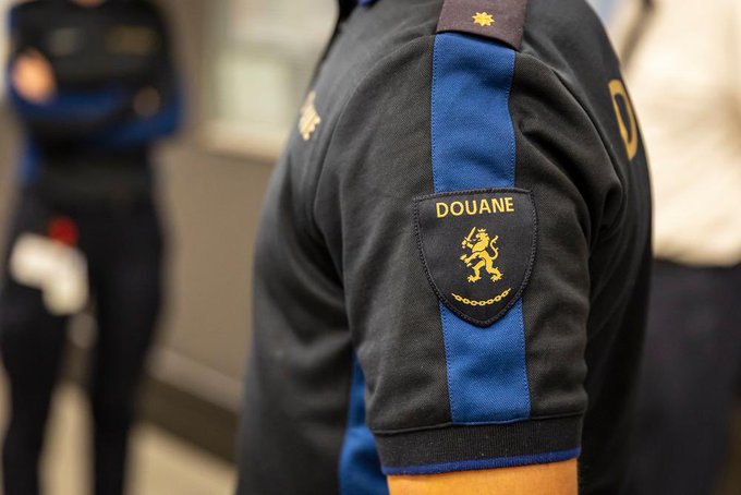 85 kilo cocaïne aangetroffen in vliegtuig op Schiphol