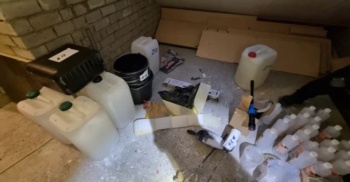 Speedlab en honderden kilo’s drugs aangetroffen in woningen Goirle