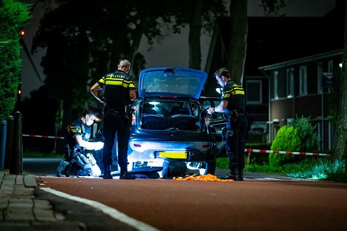 Man zwaargewond na beschieting auto in Heinenoord