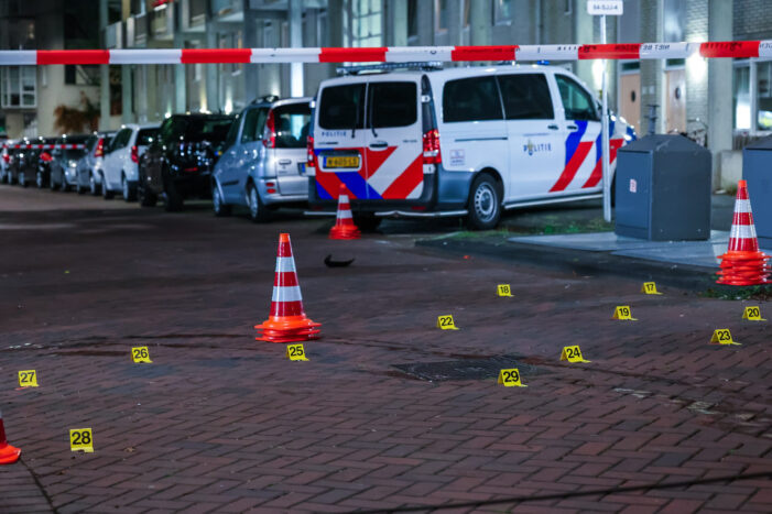Tientallen schoten en gewonde op straat in Rotterdam