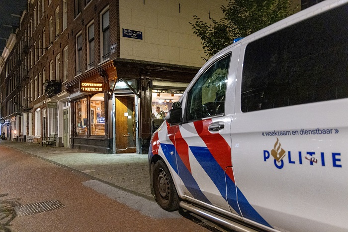 Verdachten voortvluchtig na overvallen op coffeeshops in Amsterdam