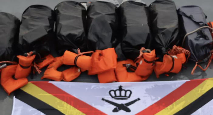 Reddingsbrigade vindt pakketten met vijftig kilo drugs
