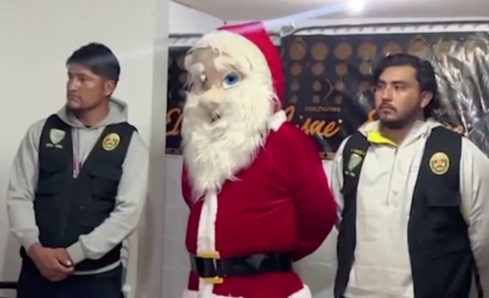 Kerstman-undercover valt drugspand in Peru binnen