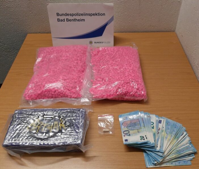 Nederlander bij Duits-Nederlandse grens aangehouden met ruim 1 kilo coke en 4 kilo xtc