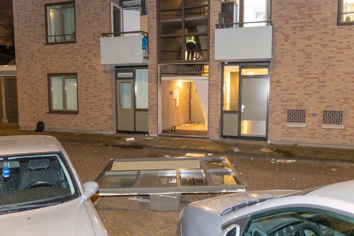Explosie blaast pui uit gevel in Amsterdam, ook aanslag in Spijkenisse