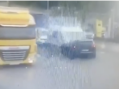 Bloedige bevrijding gedetineerde gefilmd door vrachtwagenchauffeur (VIDEO)
